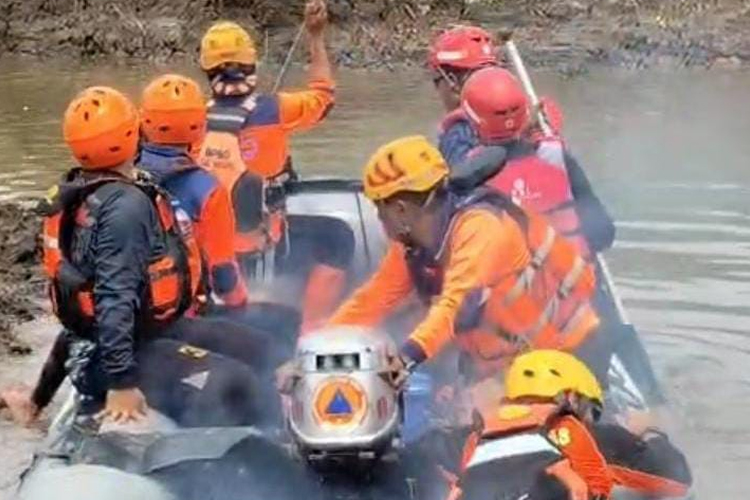 Remaja Hanyut di Aliran Sungai Brantas Malang Belum Ditemukan
