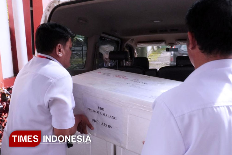 PMI Kota Malang Kirim 100 Kantong Darah untuk Bantu Korban Bencana di Sumatera Utara dan Aceh