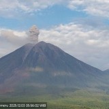 Gunung Semeru Erupsi 16 Kali Sejak Tengah Malam
