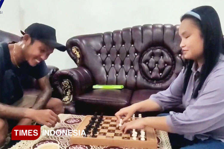 Atlet Catur Tunanetra Nasional Asal Banyuwangi, Gaungkan Harapan di Hari Disabilitas Internasional