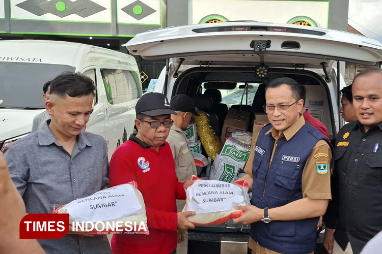 RSAM Bukittinggi dan PERSI Sumbar Terus Salurkan Bantuan untuk Korban Bencana di Daerah Terisolasi
