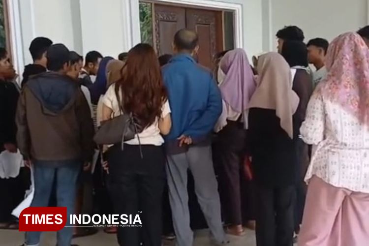 Pelayanan Adminduk Jember Dikeluhkan Warga, Dispendukcapil Janjikan Perbaikan Mulai Tahun Depan