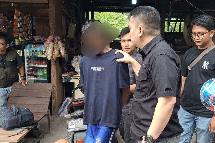 Tim Intelijen Kejari Kota Banjar Tangkap Buronan Kasus Asusila yang Melarikan Diri Selama 4 Tahun