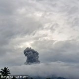 Gunung Ibu Erupsi, Semburkan Abu Vulkanik Setinggi 600 Meter