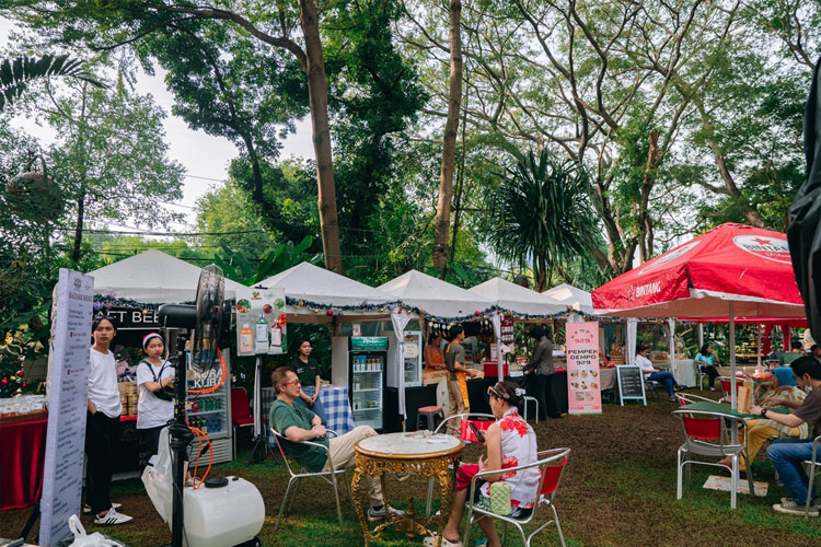 Find Elegant Christmas Artisan Market at Tugu Kunstkring Paleis