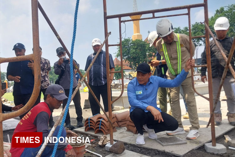 Bupati Subandi Murka, Pembangunan Alun-alun Sidoarjo Molor dan Kualitas Proyek Buruk