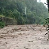 Pemecah Batu di Banyuwangi Hanyut Terseret Arus Deras Sungai Badeng Saat Meluap