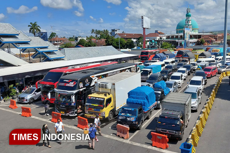 Mulai 19 Desember 2025, Kendaraan Logistik Dibatasi Menyeberang dari Pelabuhan Ketapang Banyuwangi