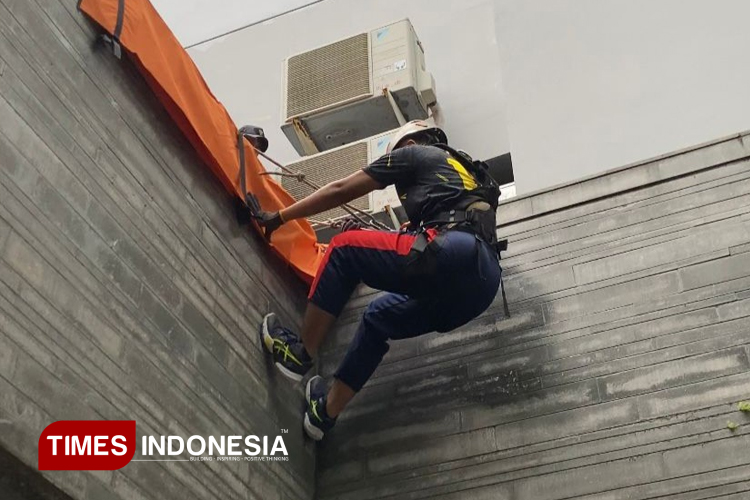 Perkuat Respons Darurat, Kokoon Hotel Banyuwangi Gandeng Basarnas Gelar Pelatihan Pertolongan Vertikal