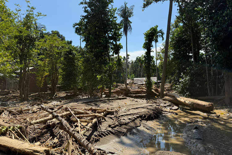 Wamenkomdik Nezar Patria Tinjau Meunasah Lhok dan Pulihkan Jaringan Telekomunikasi di Aceh