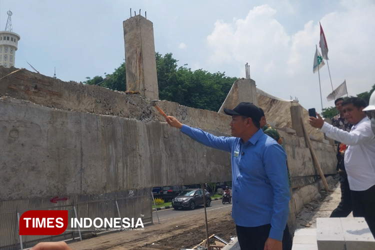 Bupati Sidoarjo Subandi Geram Temukan Beton Keropos di Proyek Double Deck RSUD Notopuro