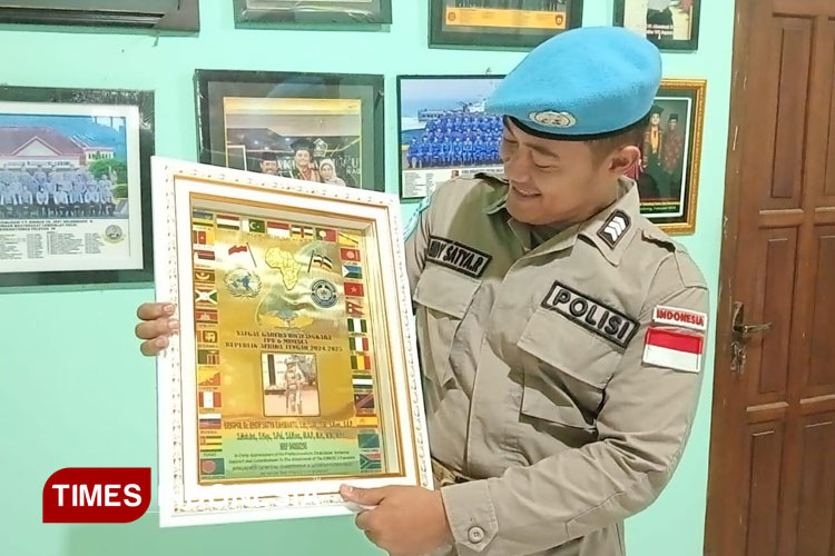 Raih 14 Gelar Akademik, Kisah Brigadir Endy, Polisi Jombang yang Tak Pernah Berhenti Belajar