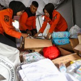 Empat Truk Logistik Bantuan dari Surabaya Kembali Diterbangkan ke Sumatra