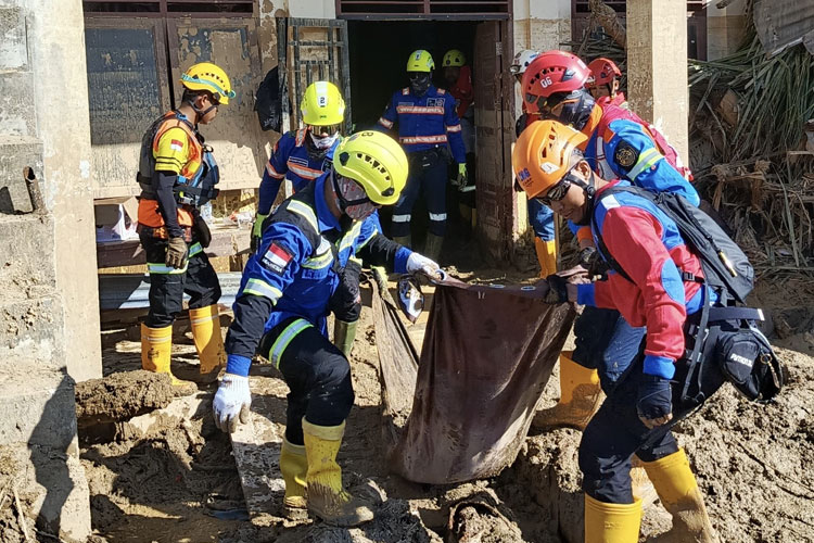 Peduli Kemanusiaan, PT Bumi Suksesindo Kirim TIM ERT ke Korban Bencana Banjir Tapanuli Selatan