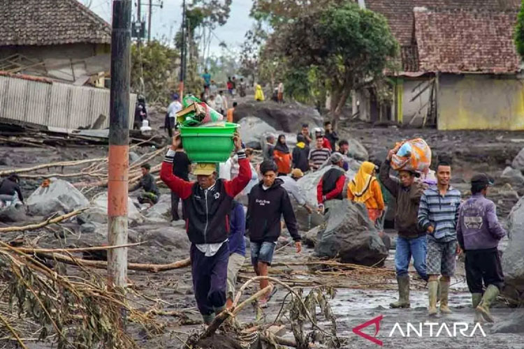 35 Warga Sumberlangsep Mengungsi di Kegelapan Akibat Lahar Semeru