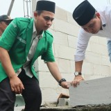 Gandeng Baznas, Bupati Mojokerto Gus Barra Bedah Dua Rumah Warga Prasejahtera