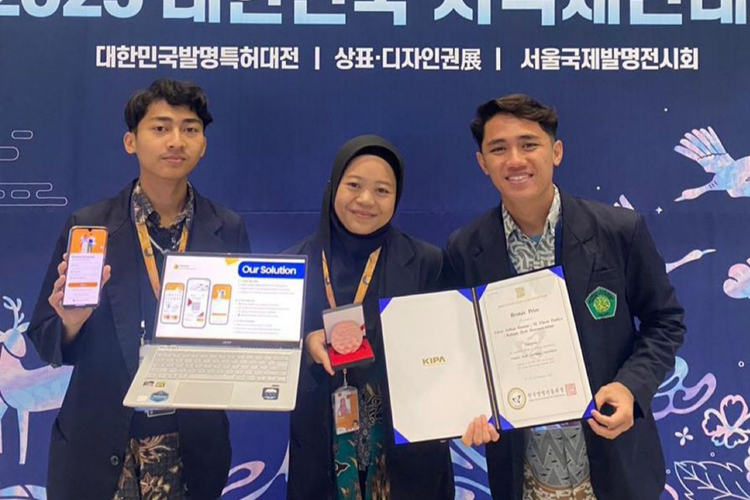 Aplikasi UBORO Karya Mahasiswa UIN Maliki Malang Raih Juara di Seoul International Invention Fair 2025