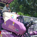 Dongkrak Efektivitas Panen, Petani Kediri Terima Bantuan Alsintan