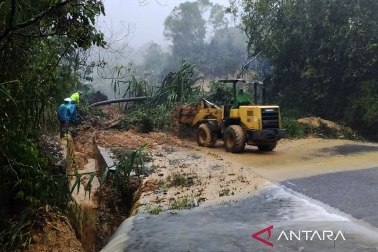 Jembatan Putus Diterjang Banjir, 110 KK di Nagan Raya Masih Terisolasi