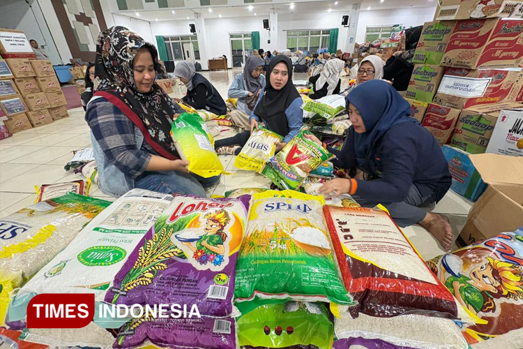 bantuan-dari-warga-Malang-Raya-untuk-korban-banjir-di-Aceh-dan-Sumatera.jpg