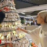Pohon Natal dari Ribuan Pudak Jadi Ikon Baru di Kabupaten Gresik