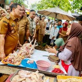 Gubernur Jateng Pantau Harga Bahan Pokok di Pasar Karangayu