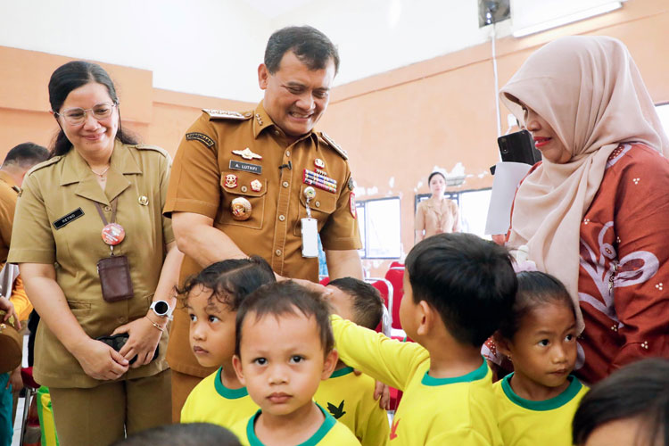 Pemprov Jateng Gencarkan Penyaluran Bansos dan Gelar Pangan Murah Jelang Natal dan Tahun Baru