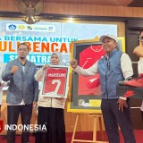 Unesa Lelang Raket Emas Ratri hingga Terjunkan Relawan ke Lokasi Kejadian Bencana Sumatra