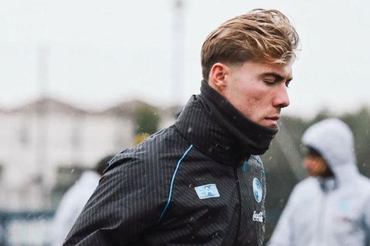 Dua Gol Rasmus Hojlund ke Gawang Juventus Antar Napoli Kembali ke Puncak Klasemen