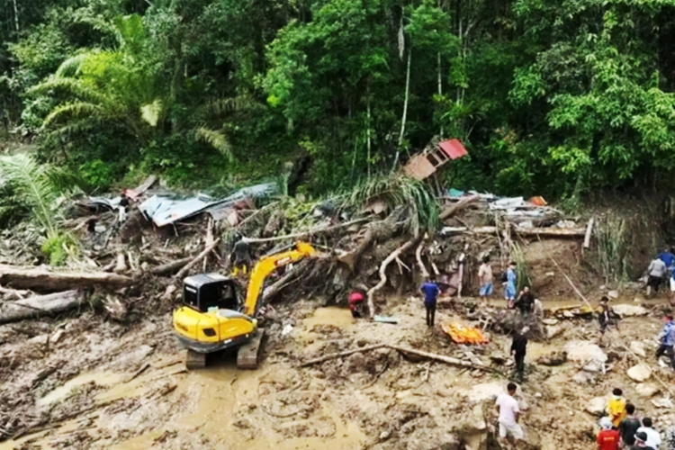 Korban Meninggal Bencana Sumatera Mendekati 1000 Orang
