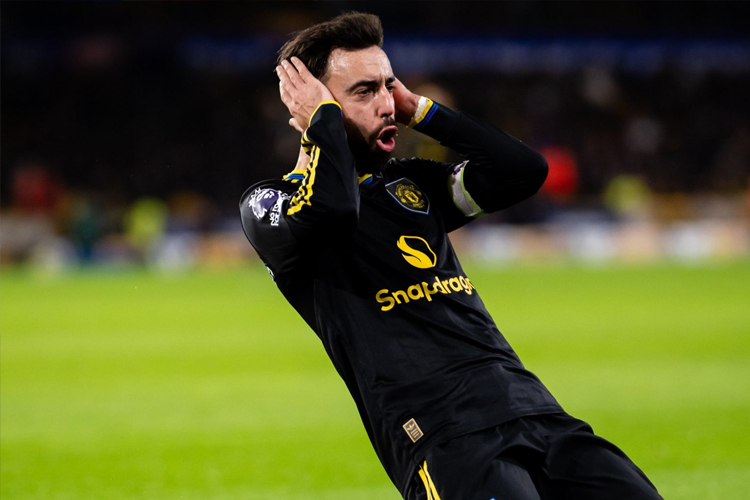 Bruno Fernandes Menggila, Manchester United Hajar Wolves 4-1