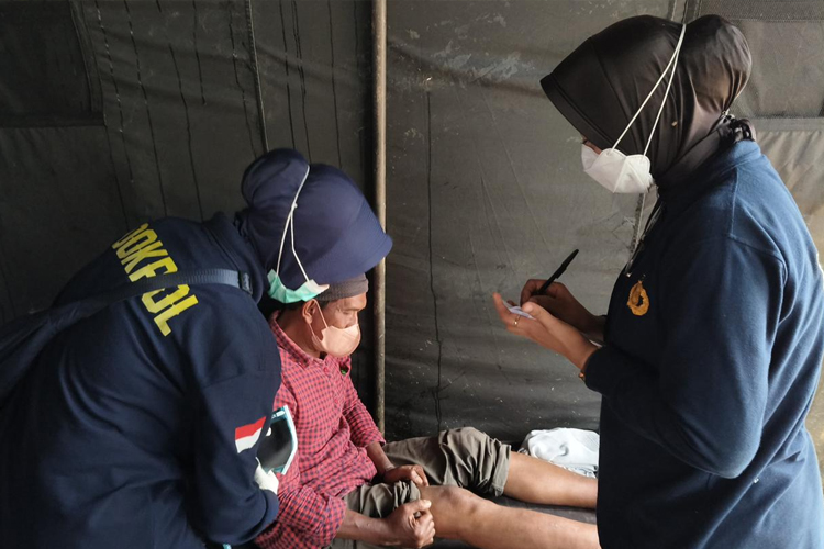 Nakes Polri Buka Layanan Kesehatan bagi Korban Banjir di Aceh Tamiang