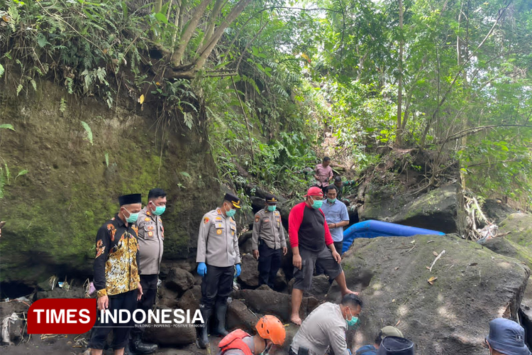 Pemecah Batu Hanyut di Sungai Badeng Banyuwangi Ditemukan Terkubur Pasir