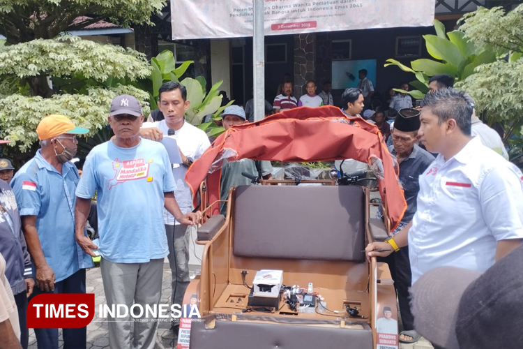 Dishub Jember Salurkan 100 Becak Listrik Bantuan Presiden untuk Pengemudi Lansia