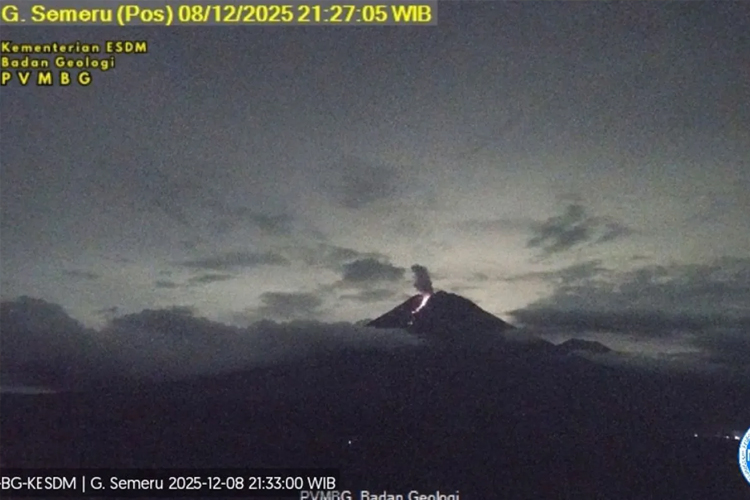 Gunung Semeru Erupsi Lagi, Luncurkan Lava Pijar dan Abu Setinggi 1.000 Meter
