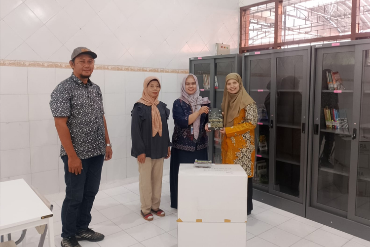 Disperpusip Jatim Pinjamkan Ribuan Buku dan Gelar Bimtek di 16 Sekolah Rakyat