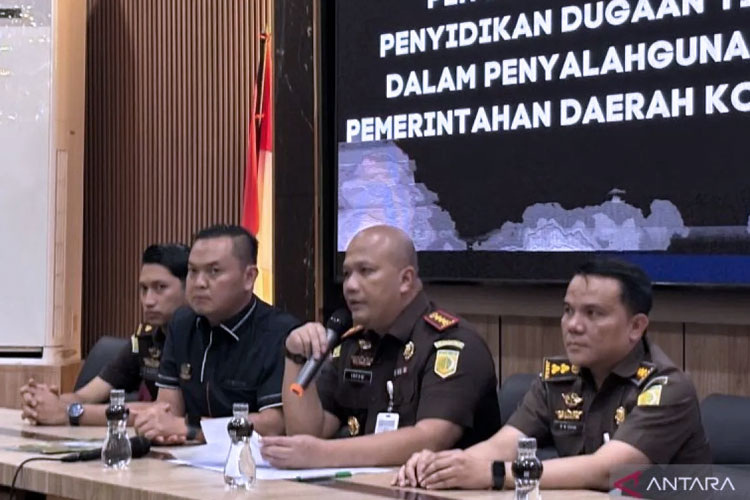 Kejari Bandung Tetapkan Wagub Erwin dan Politikus PDIP Rendiana Awangga Tersangka Korupsi