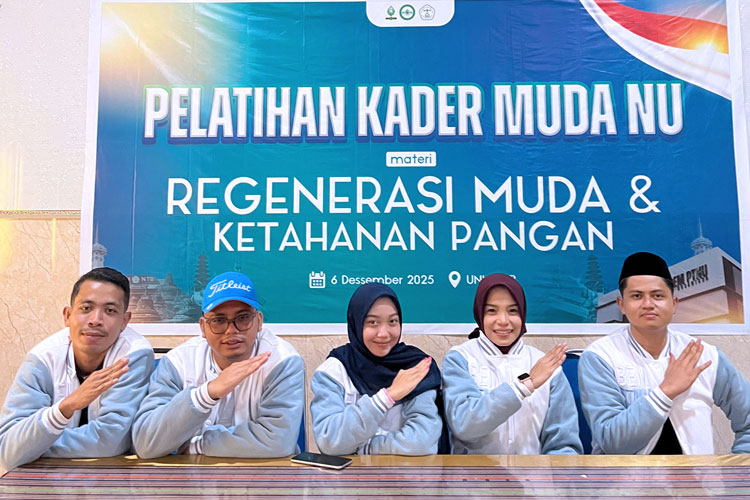 PKMNU Bina Petani dan Kenalkan Pupuk Cair Alternatif