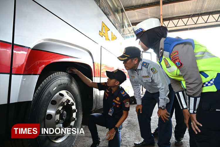 Jelang Libur Nataru, Dishub dan Polresta Banyuwangi Gencarkan Ramp Check di Sejumlah PO Bus