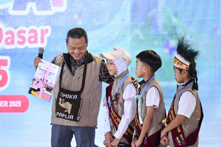Wamendikdasmen Ajak Siswa SD Jadi Generasi Peduli di Tengah Bencana
