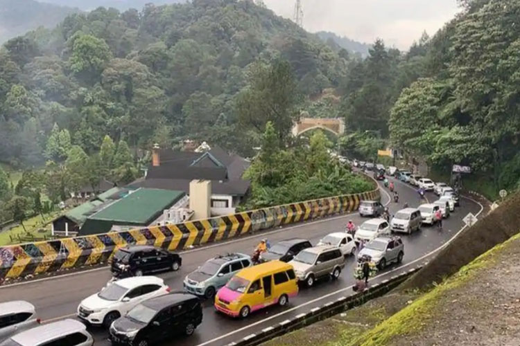 Rekayasa Lalin Libur Nataru di Puncak-Cianjur, 1300 Personel Gabungan Disiagakan