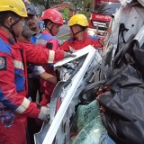 Kecelakaan di Exit Tol Banyu Urip, Truk Muat LPG Tabrak Belakang Truk Tronton, Pengemudi Tewas