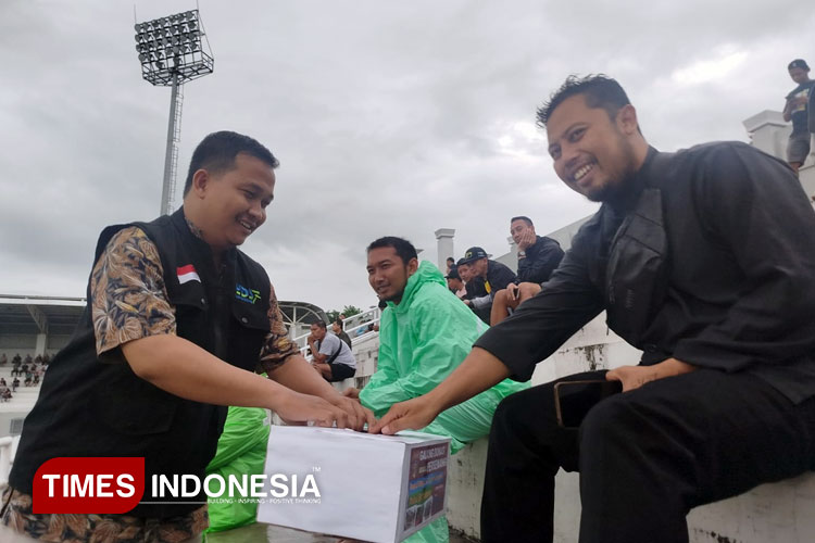 Pembuka Liga 4, Persewangi dan YDSF Galang Dana untuk Korban Bencana Sumatera