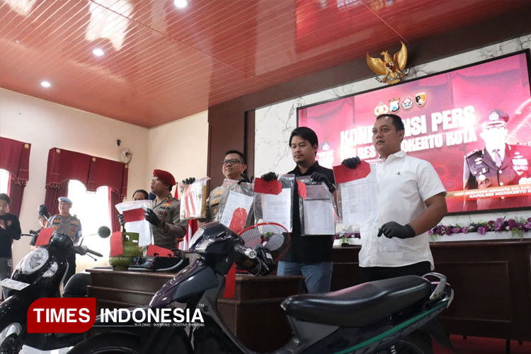 Mengenakan Daster demi Menyamarkan Aksi, Residivis Curanmor Dibekuk Polres Mojokerto Kota