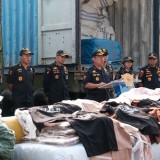Dari Kontainer Ilegal Jadi Bantuan, Bea Cukai Buka Opsi Hibah Pakaian Sitaan untuk Pengungsi