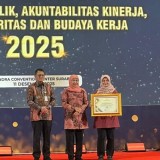 Disperpusip Jatim Terima Dua Penghargaan Layanan Publik Sangat Baik