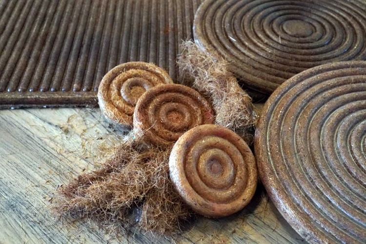 Mengubah Limbah Sabut Kelapa Menjadi Mebel Rotan