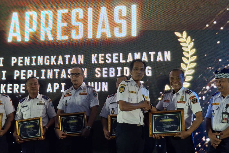 Dishub Kabupaten Blitar Raih Penghargaan Nasional Keselamatan Perlintasan Kereta Api