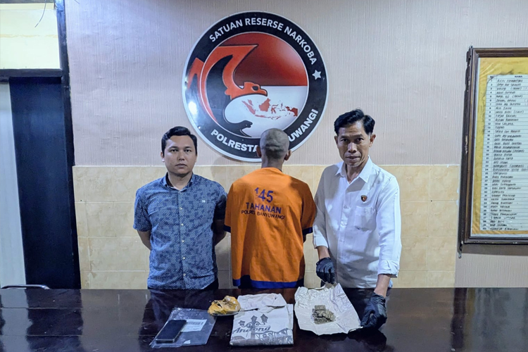 Polresta Banyuwangi Tangkap Basah Pengambil Paket Ganja Seberat 32,86 Gram di Rogojampi
