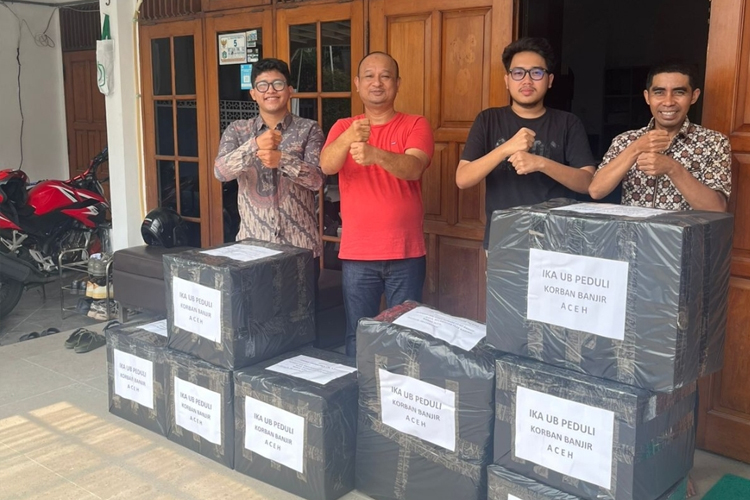 IKA UB Salurkan Bantuan untuk Korban Bencana di Sumatera
